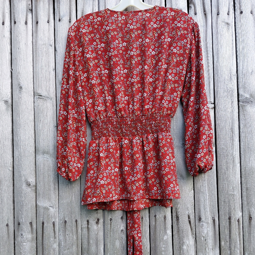 Max Studio flowy red geometric tiny print wrap sash shirt V neckline Womens M - Picture 8 of 11